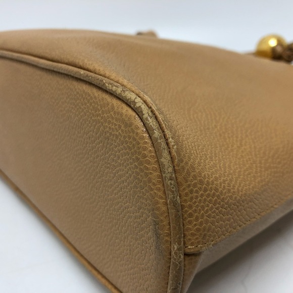 CHANEL Cream Tote Bag - Picture 5 of 15